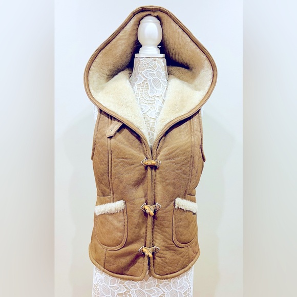 UGG Jackets & Blazers - UGG AUSTRALIA HOODED SHEARLING VEST SIZE LARGE ❄️🤎💝